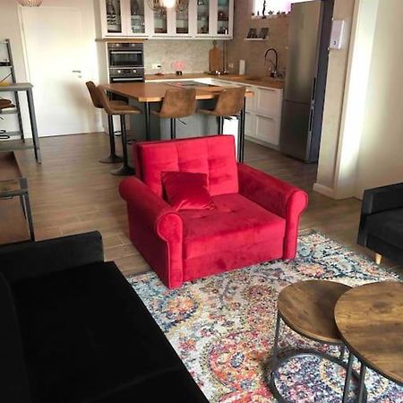 Stylisches Maybach Appartement Mit Terrasse Fuer 5 Personen, 5 Betten, Grosse Kochinsel, Homeoffice Mit 250Mbit Wlan Aidlingen Екстериор снимка