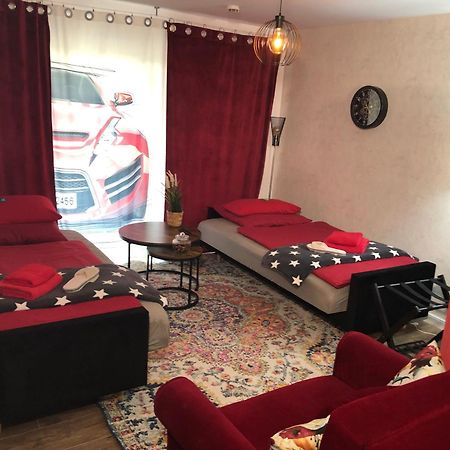 Stylisches Maybach Appartement Mit Terrasse Fuer 5 Personen, 5 Betten, Grosse Kochinsel, Homeoffice Mit 250Mbit Wlan Aidlingen Екстериор снимка
