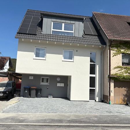 Stylisches Maybach Appartement Mit Terrasse Fuer 5 Personen, 5 Betten, Grosse Kochinsel, Homeoffice Mit 250Mbit Wlan Aidlingen Екстериор снимка
