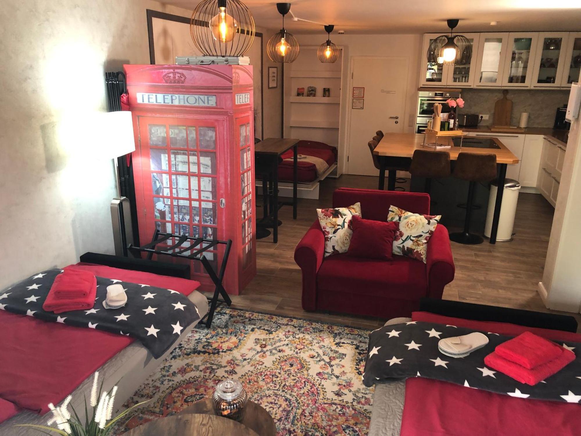Stylisches Maybach Appartement Mit Terrasse Fuer 5 Personen, 5 Betten, Grosse Kochinsel, Homeoffice Mit 250Mbit Wlan Aidlingen Екстериор снимка