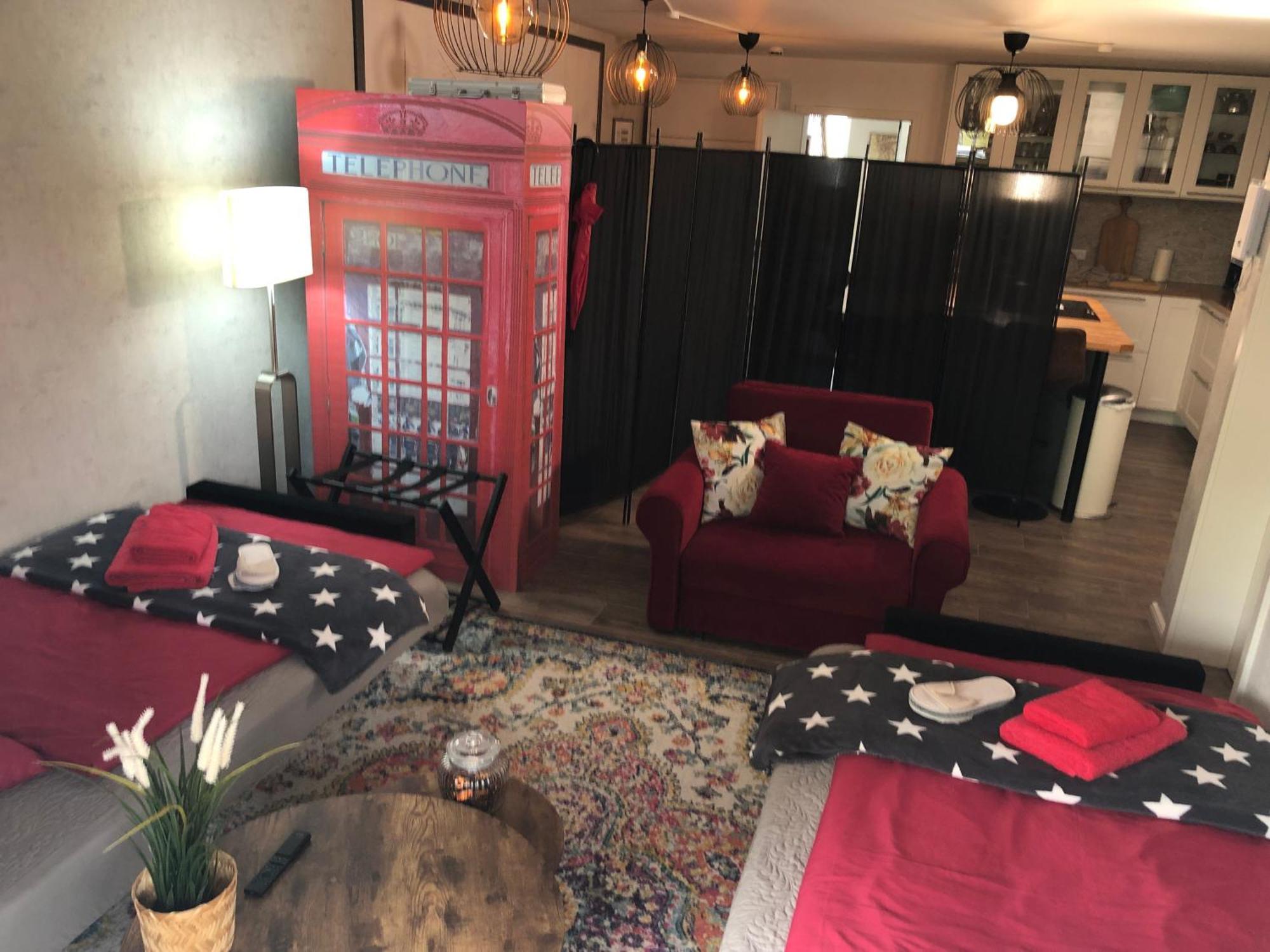 Stylisches Maybach Appartement Mit Terrasse Fuer 5 Personen, 5 Betten, Grosse Kochinsel, Homeoffice Mit 250Mbit Wlan Aidlingen Екстериор снимка
